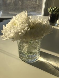 Clear glass with 2 white flowers