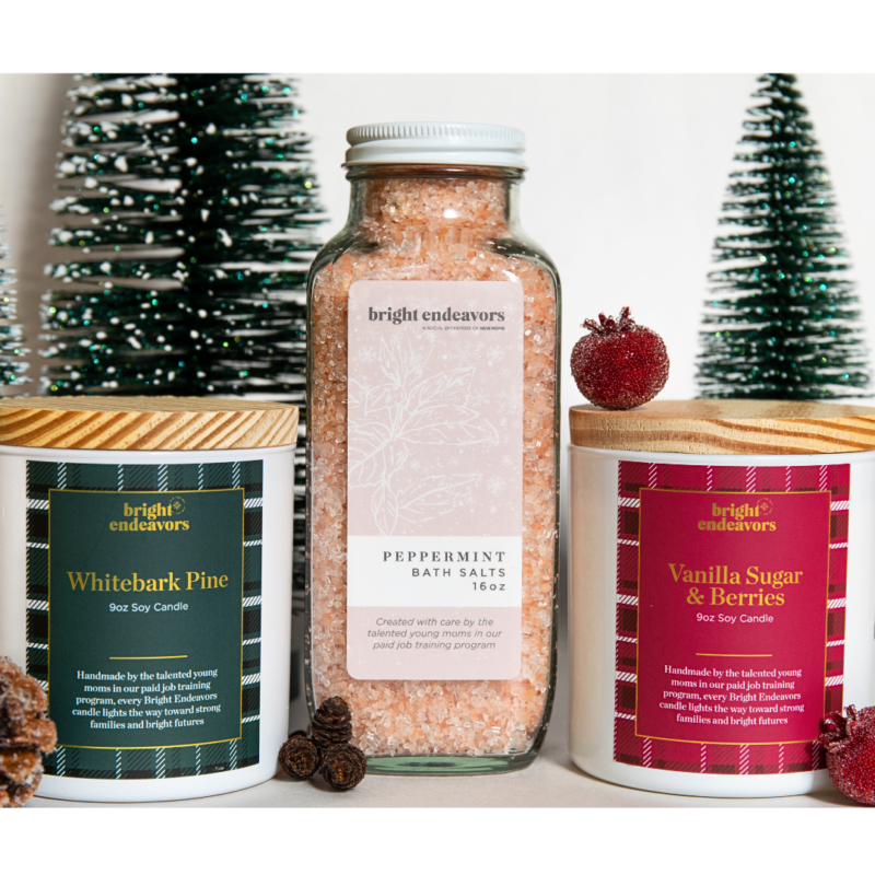 holiday candle and bath salt gift set